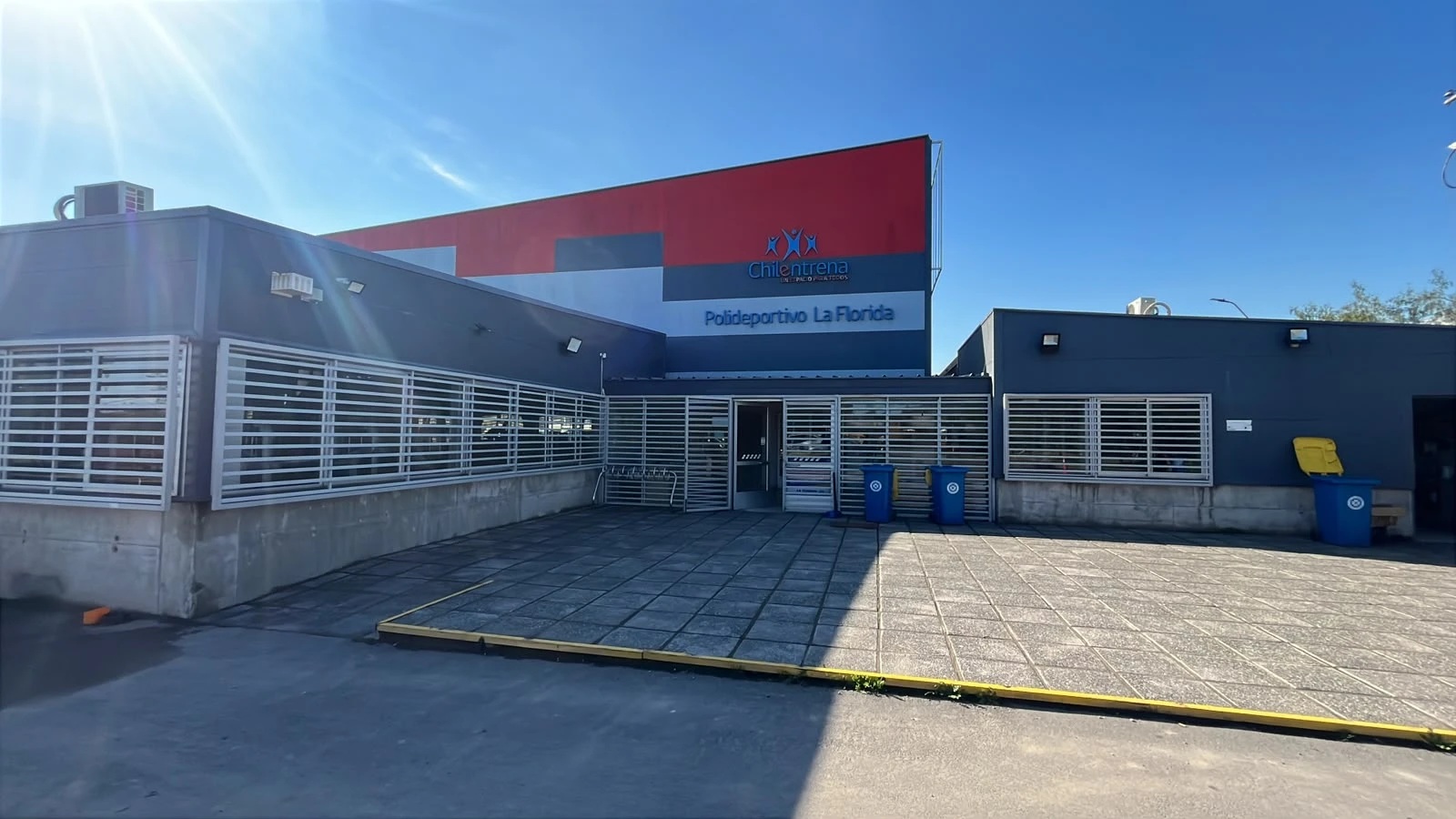 Vista exterior del Polideportivo de La Florida
